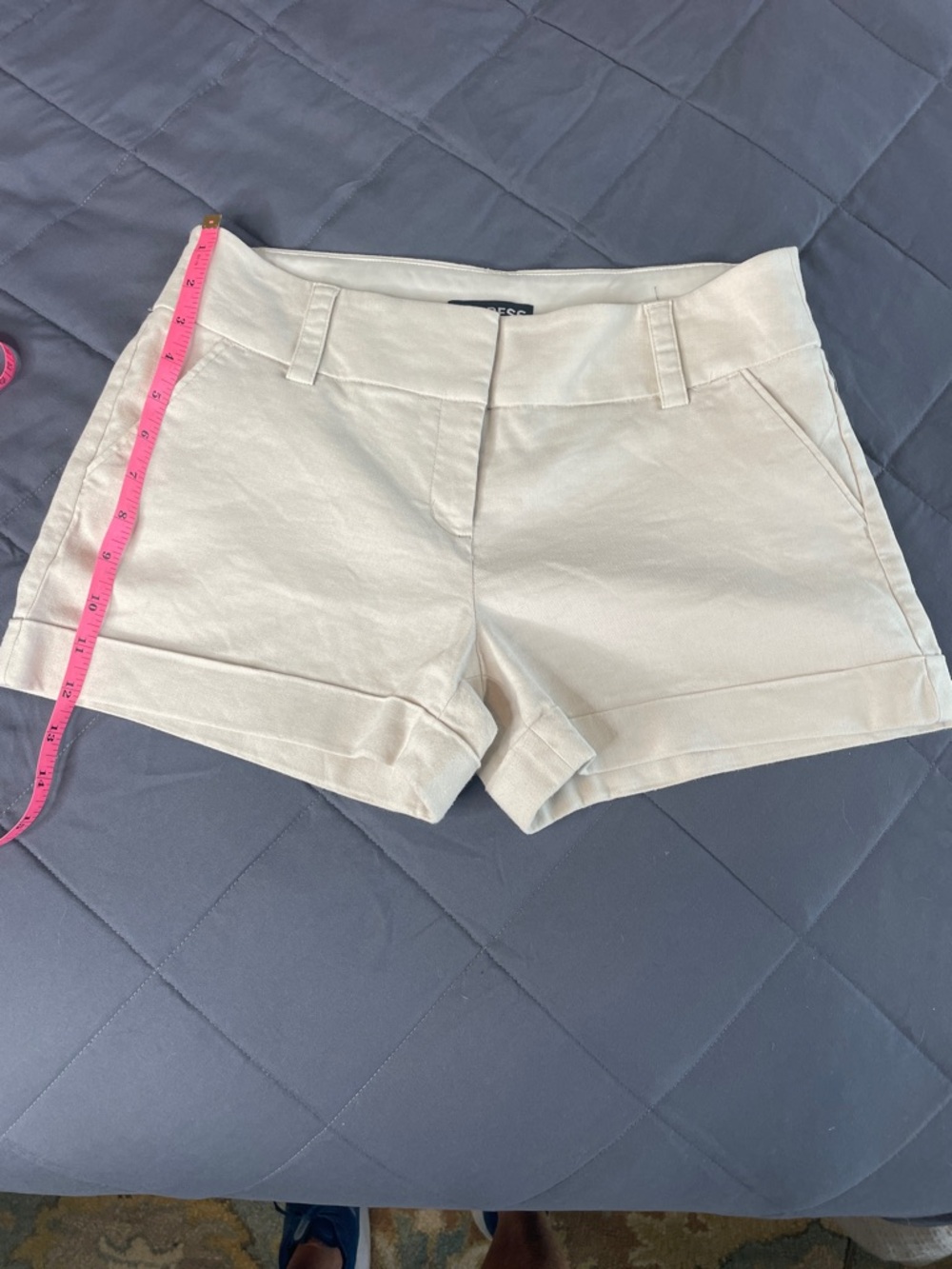 Express Women's Cream Normal Rise Linen/polyester Chino Shorts